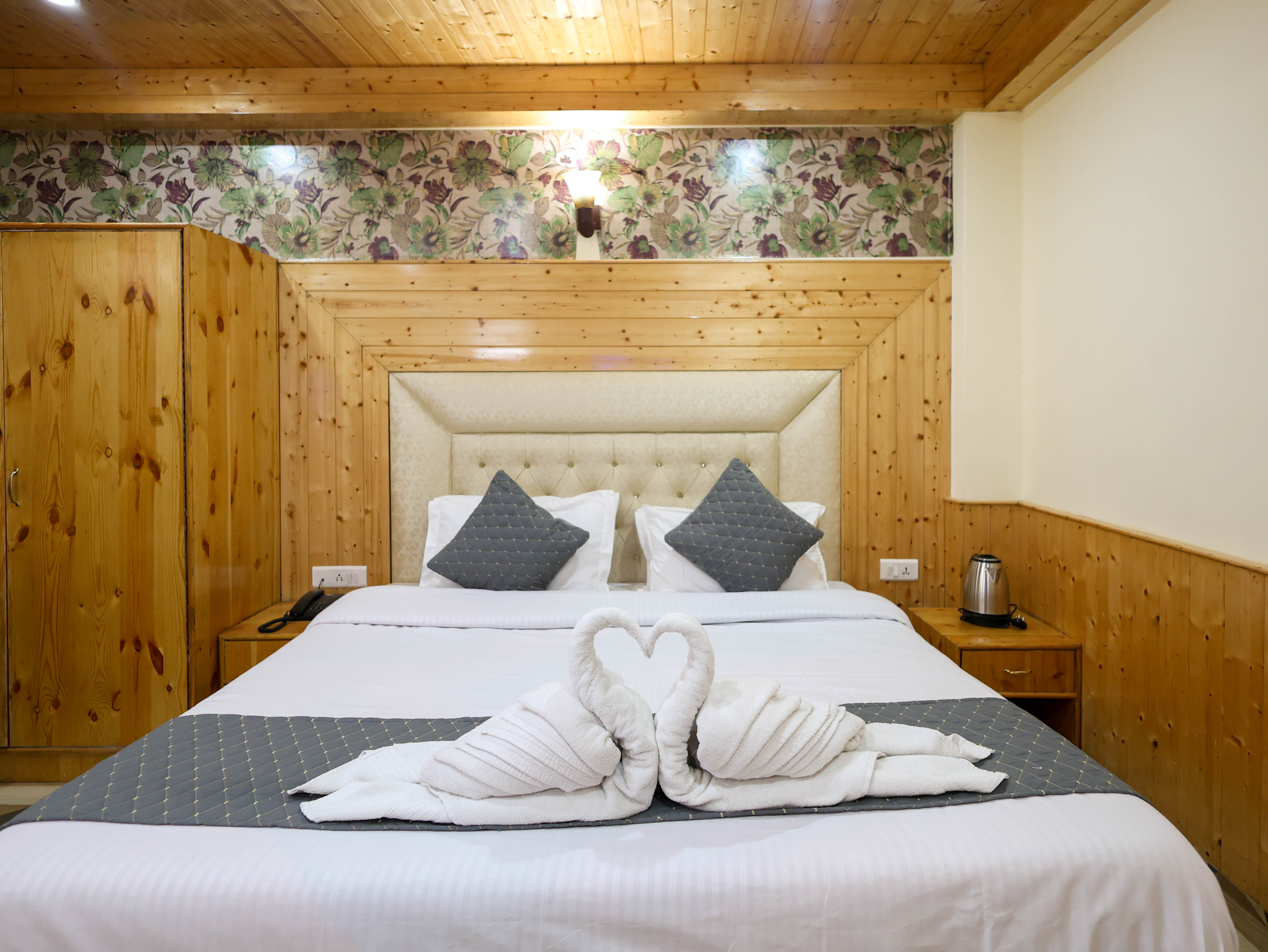 LUXURY ROOM WITH RIVER AND MOUNTAIN VIEW Gallery