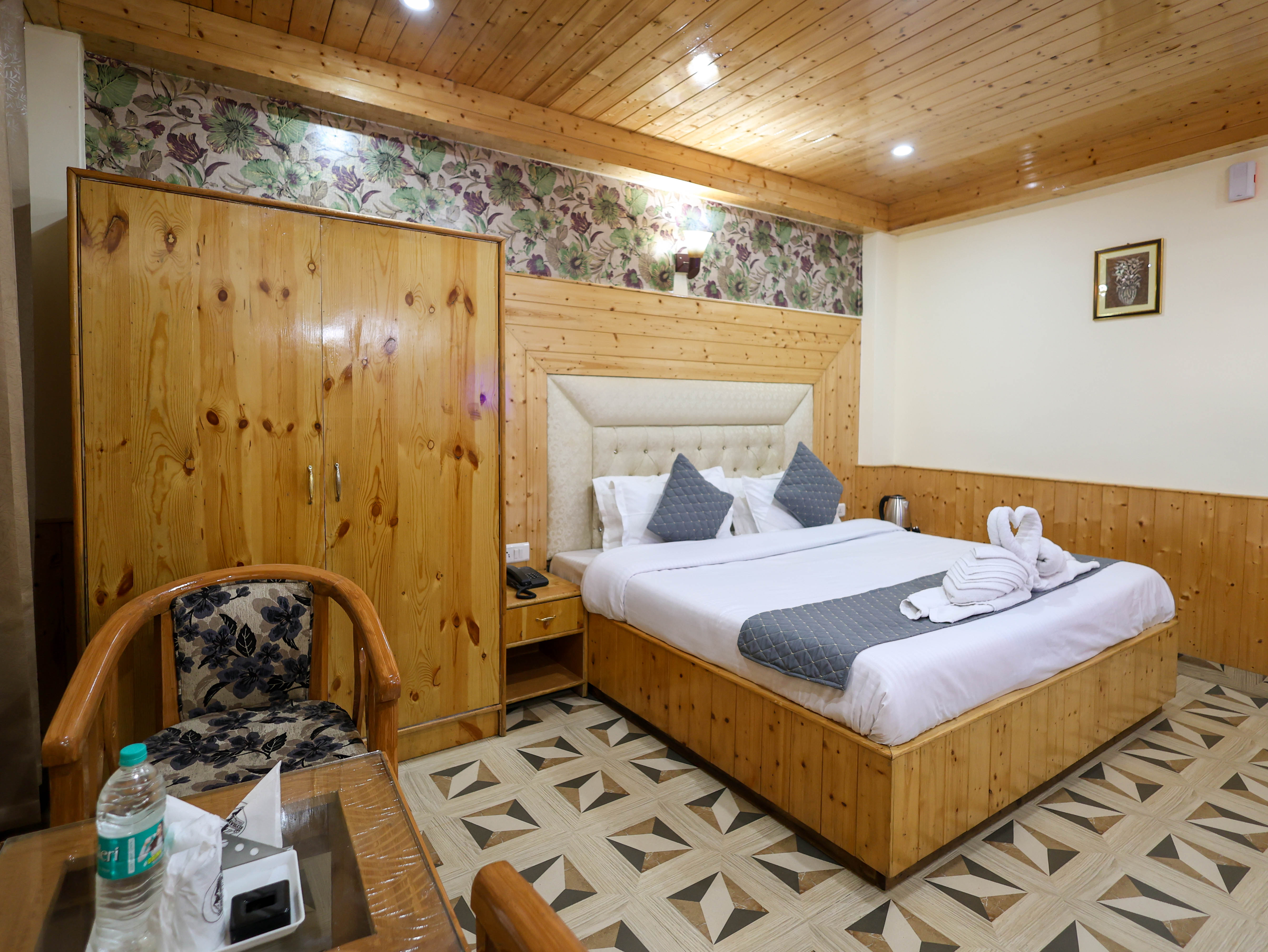 LUXURY ROOM WITH RIVER AND MOUNTAIN VIEW Gallery