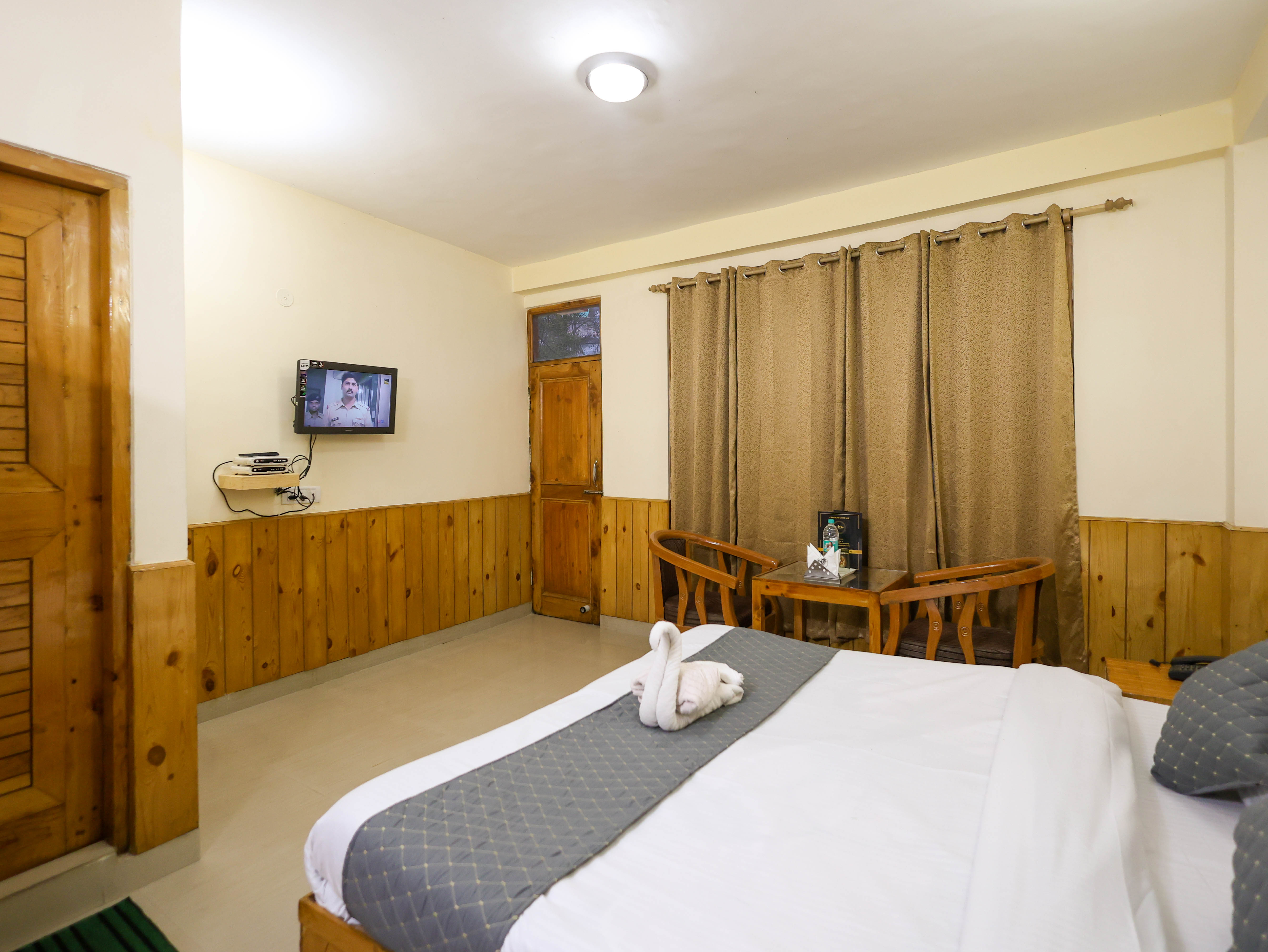 LUXURY ROOM WITH RIVER AND MOUNTAIN VIEW Gallery