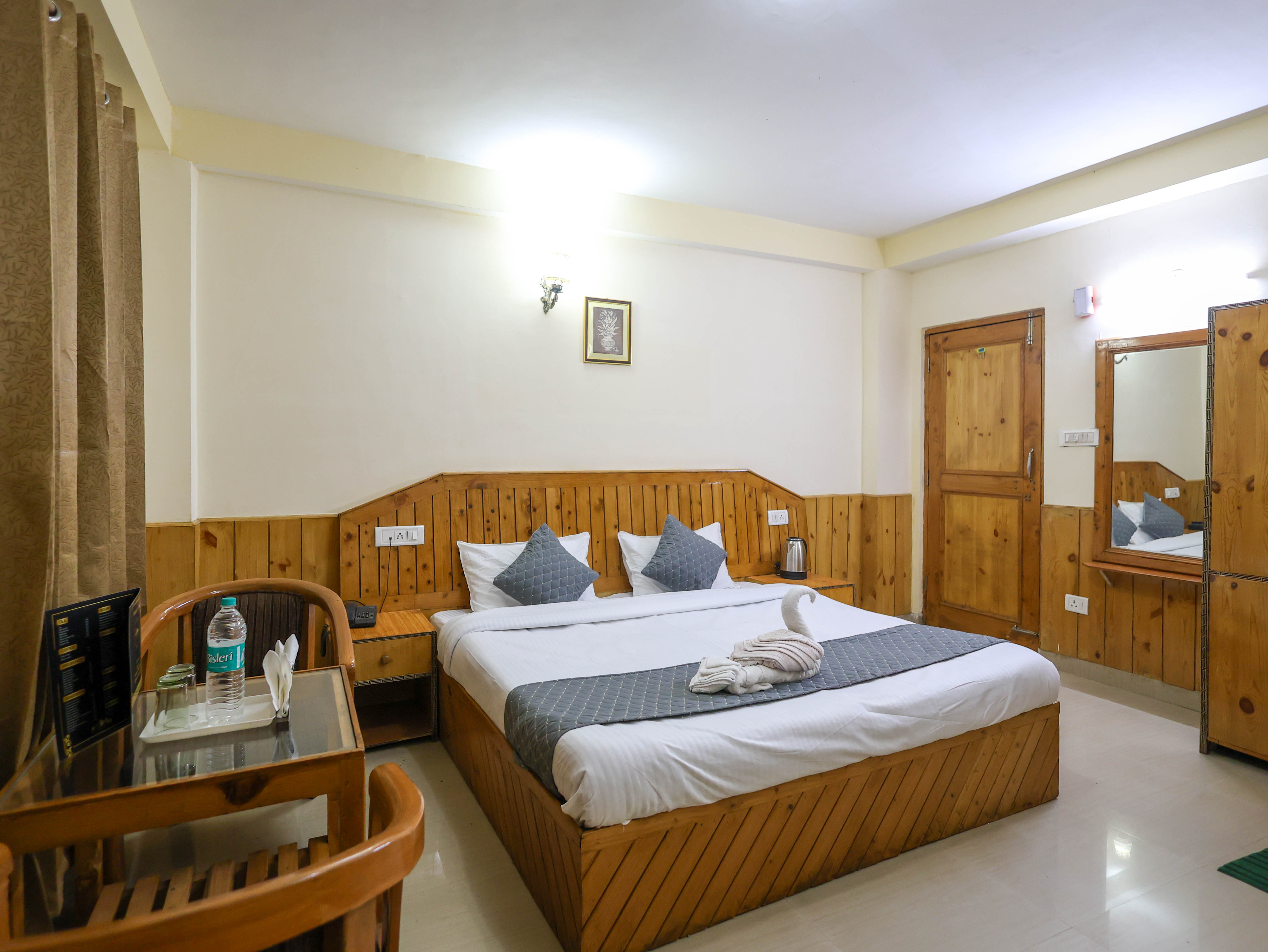 LUXURY ROOM WITH RIVER AND MOUNTAIN VIEW Gallery