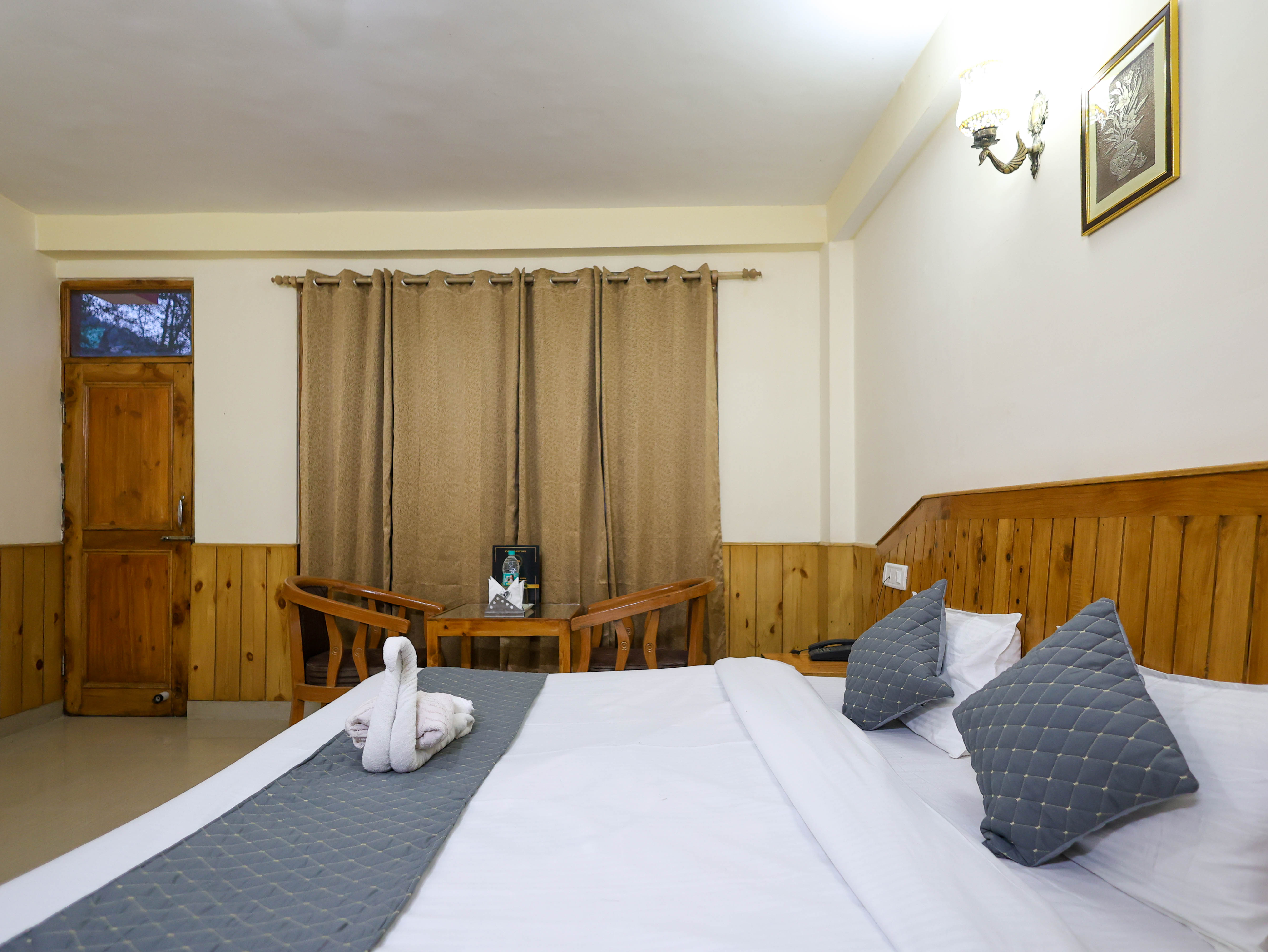 LUXURY ROOM WITH RIVER AND MOUNTAIN VIEW Gallery