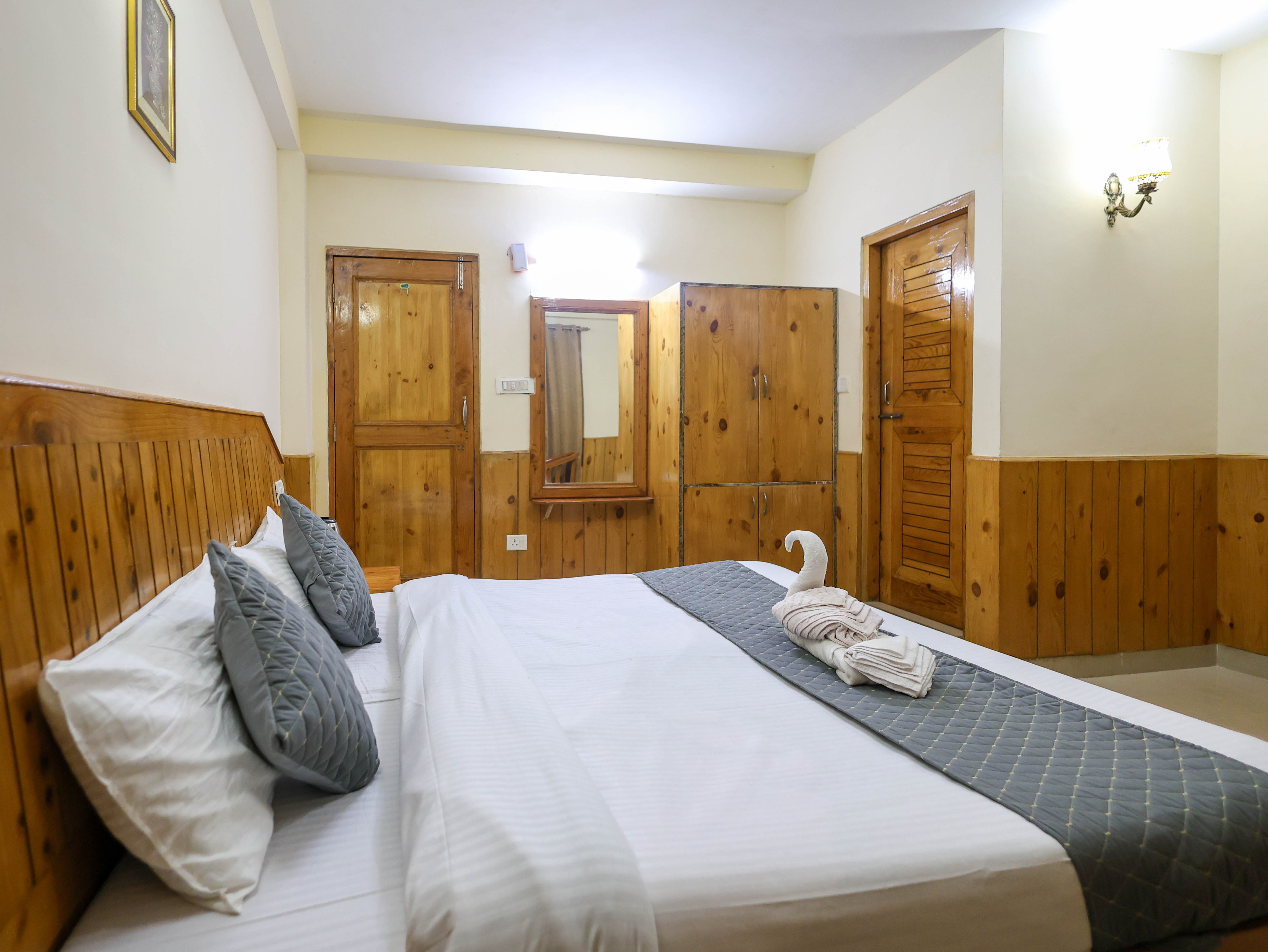 LUXURY ROOM WITH RIVER AND MOUNTAIN VIEW Gallery