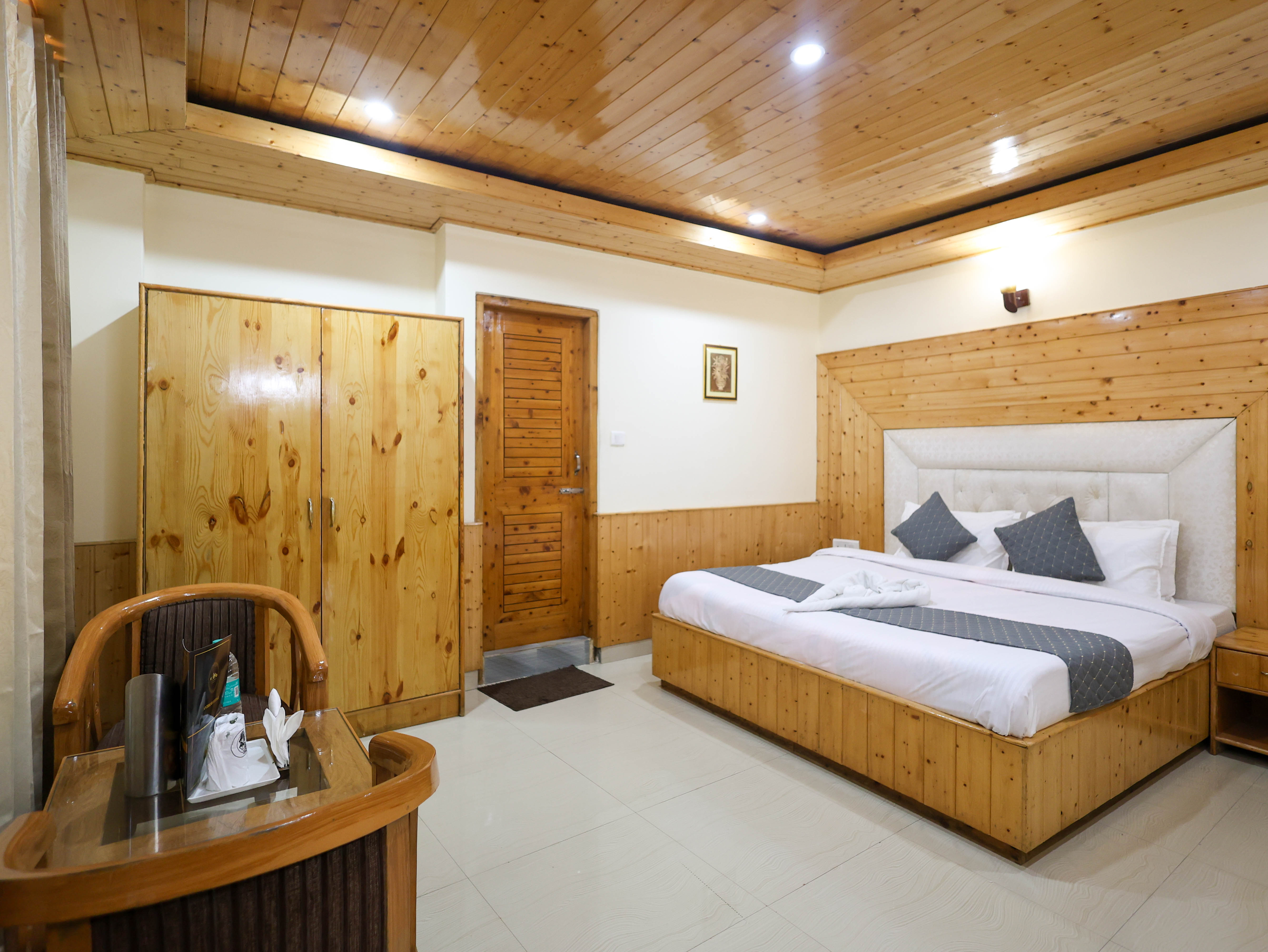 LUXURY ROOM WITH RIVER AND MOUNTAIN VIEW Gallery