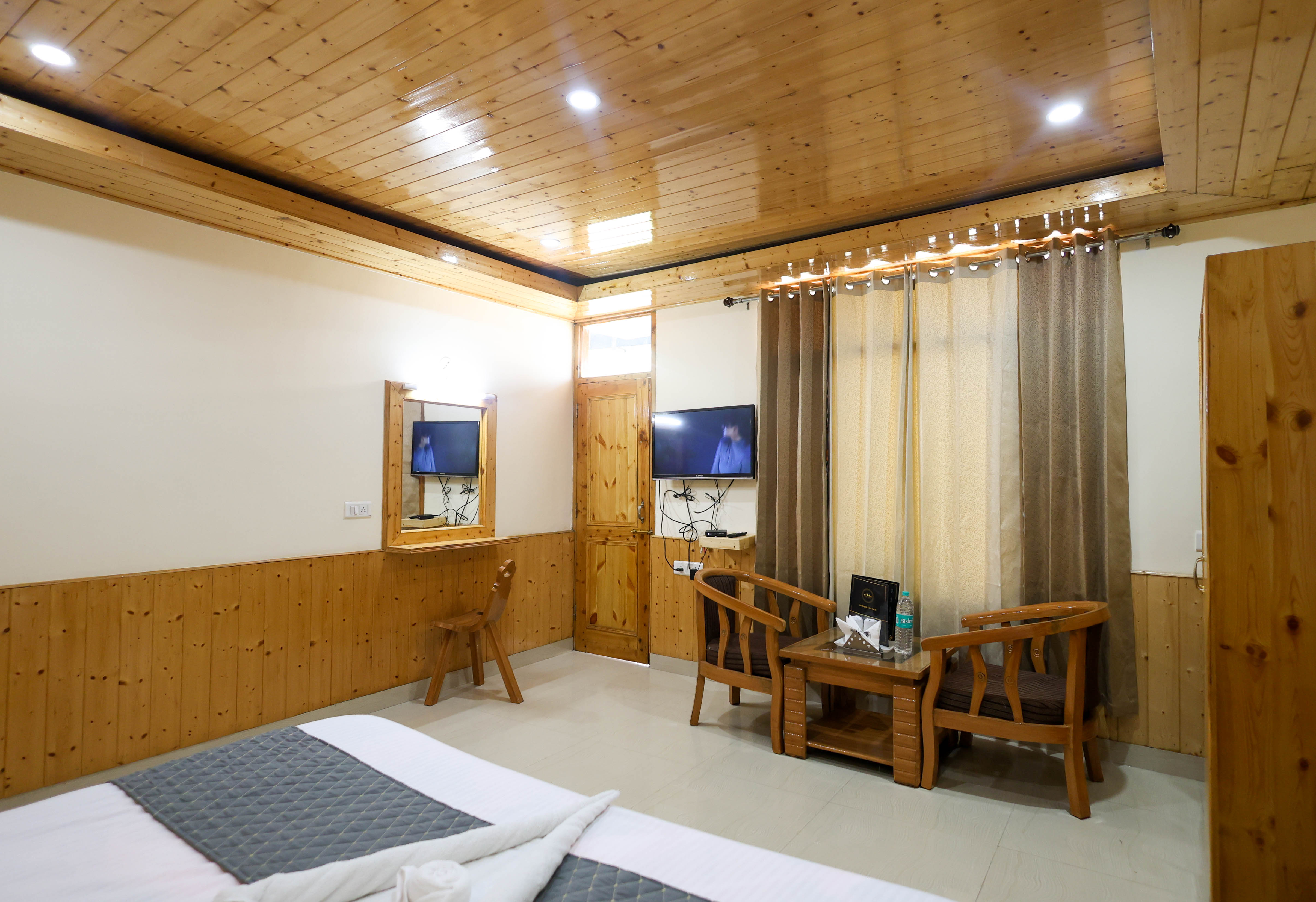 LUXURY ROOM WITH RIVER AND MOUNTAIN VIEW Gallery