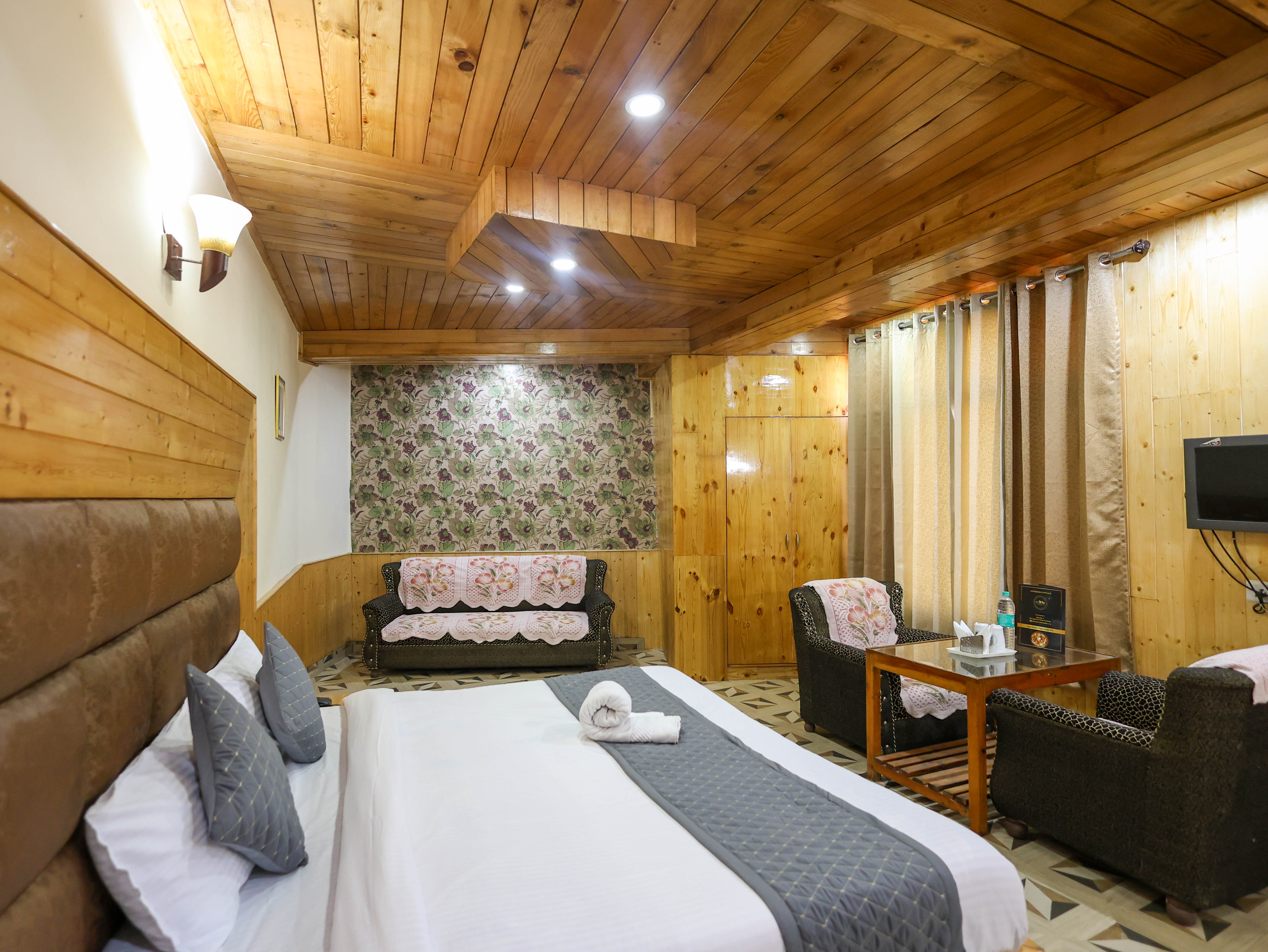 LUXURY ROOM WITH RIVER AND MOUNTAIN VIEW Gallery