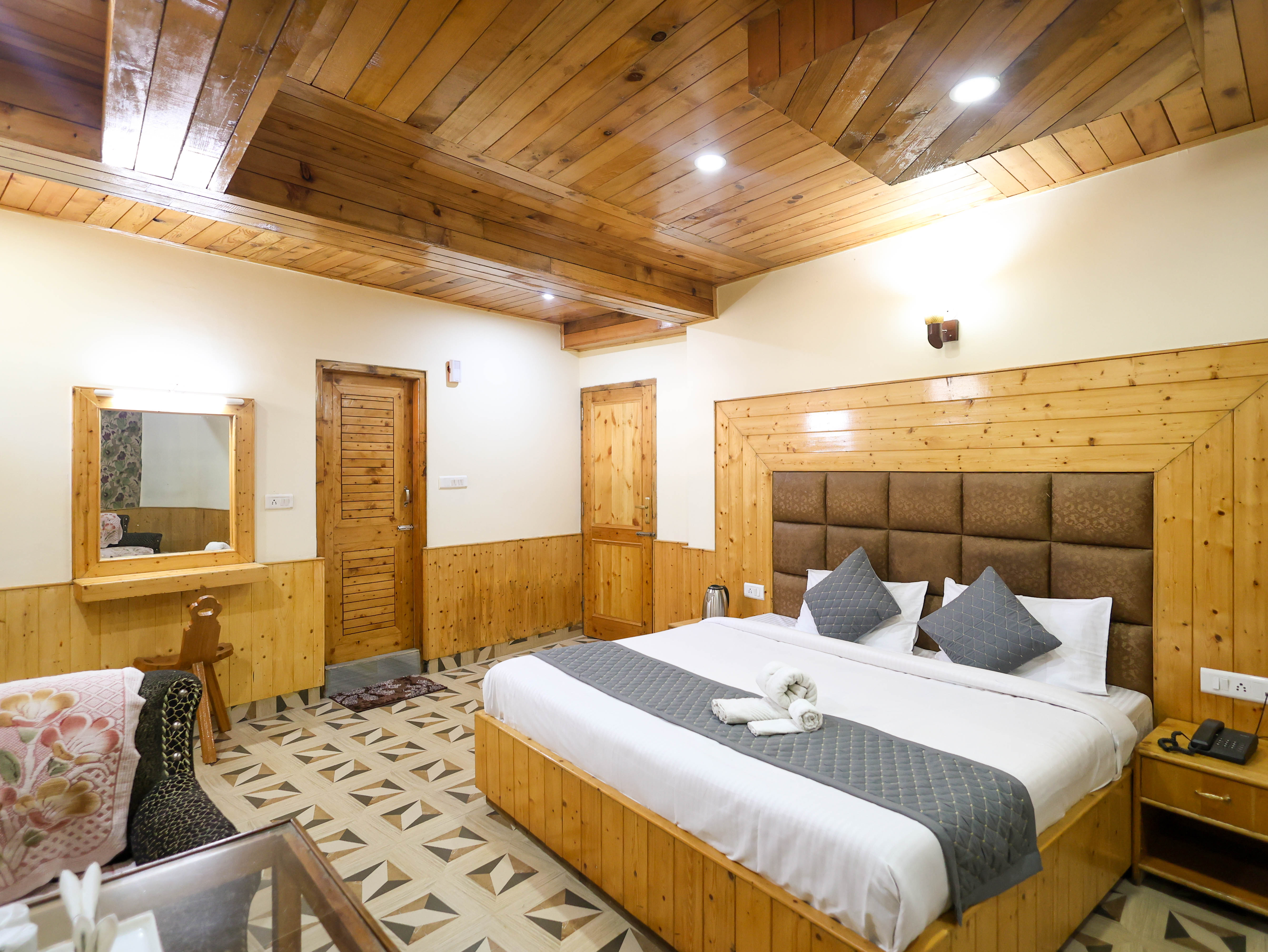 LUXURY ROOM WITH RIVER AND MOUNTAIN VIEW Gallery