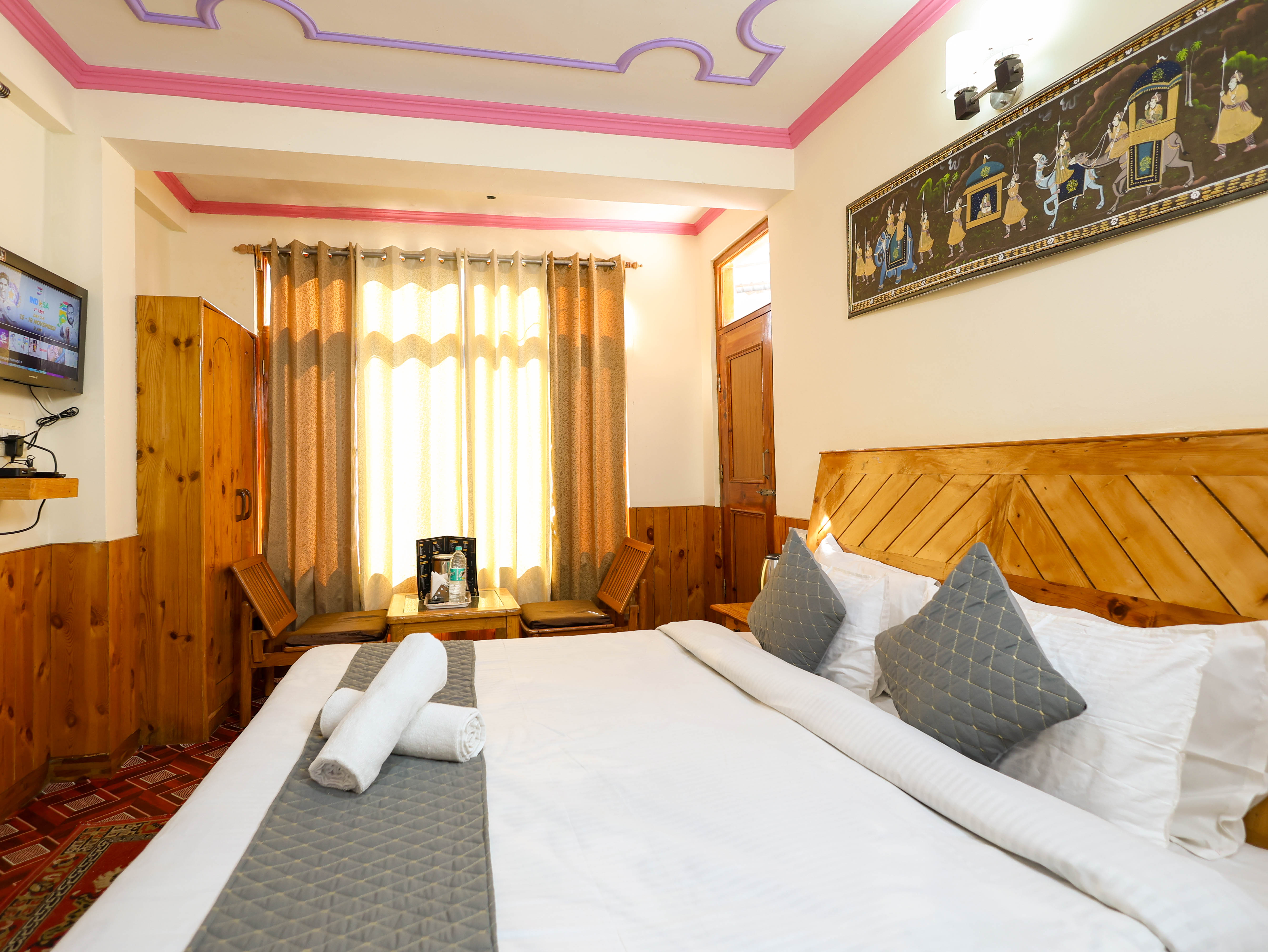 DELUXE ROOM WITH SNOW COVERED MOUNTAIN VIEW Gallery