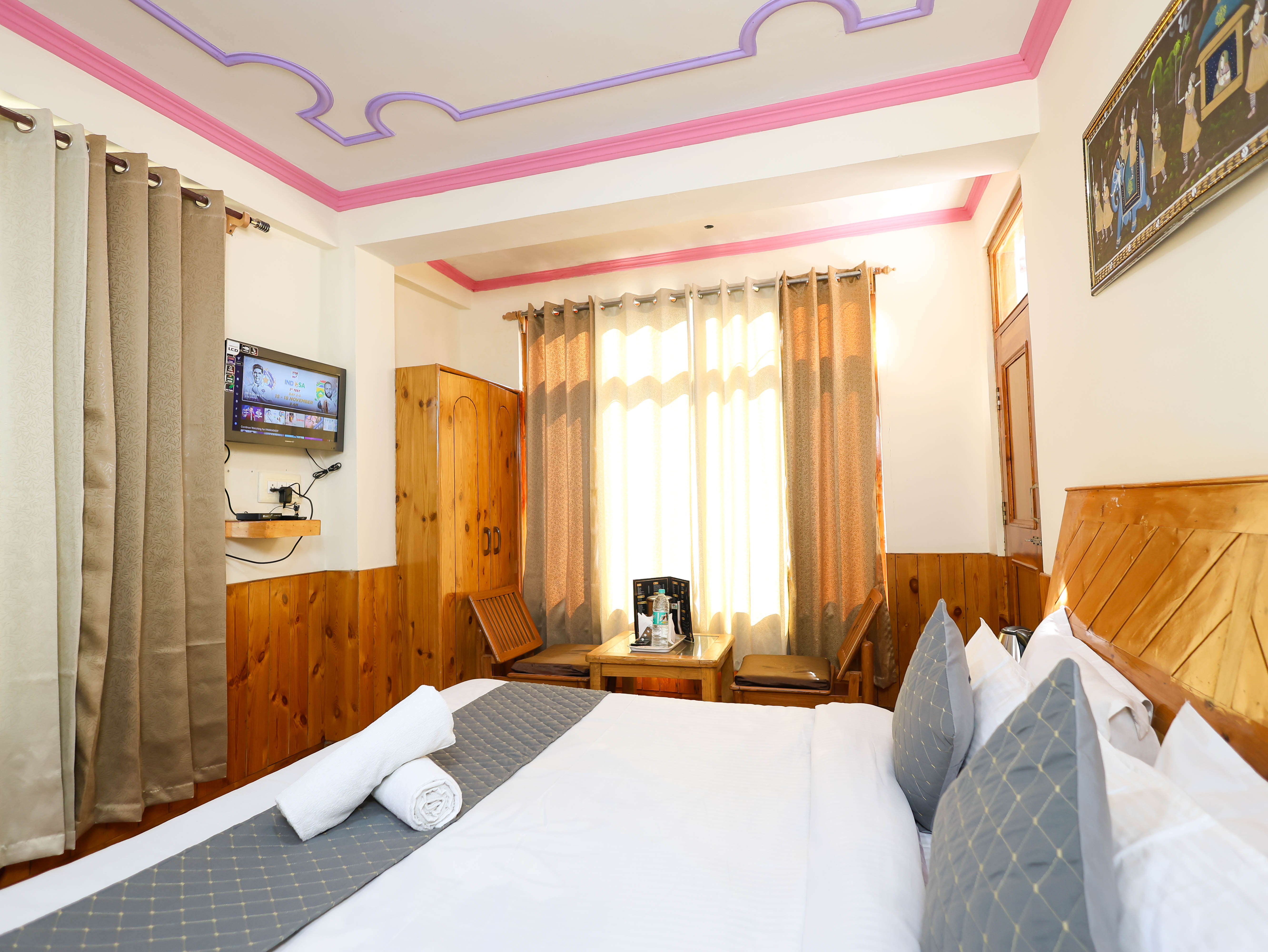 DELUXE ROOM WITH SNOW COVERED MOUNTAIN VIEW Gallery