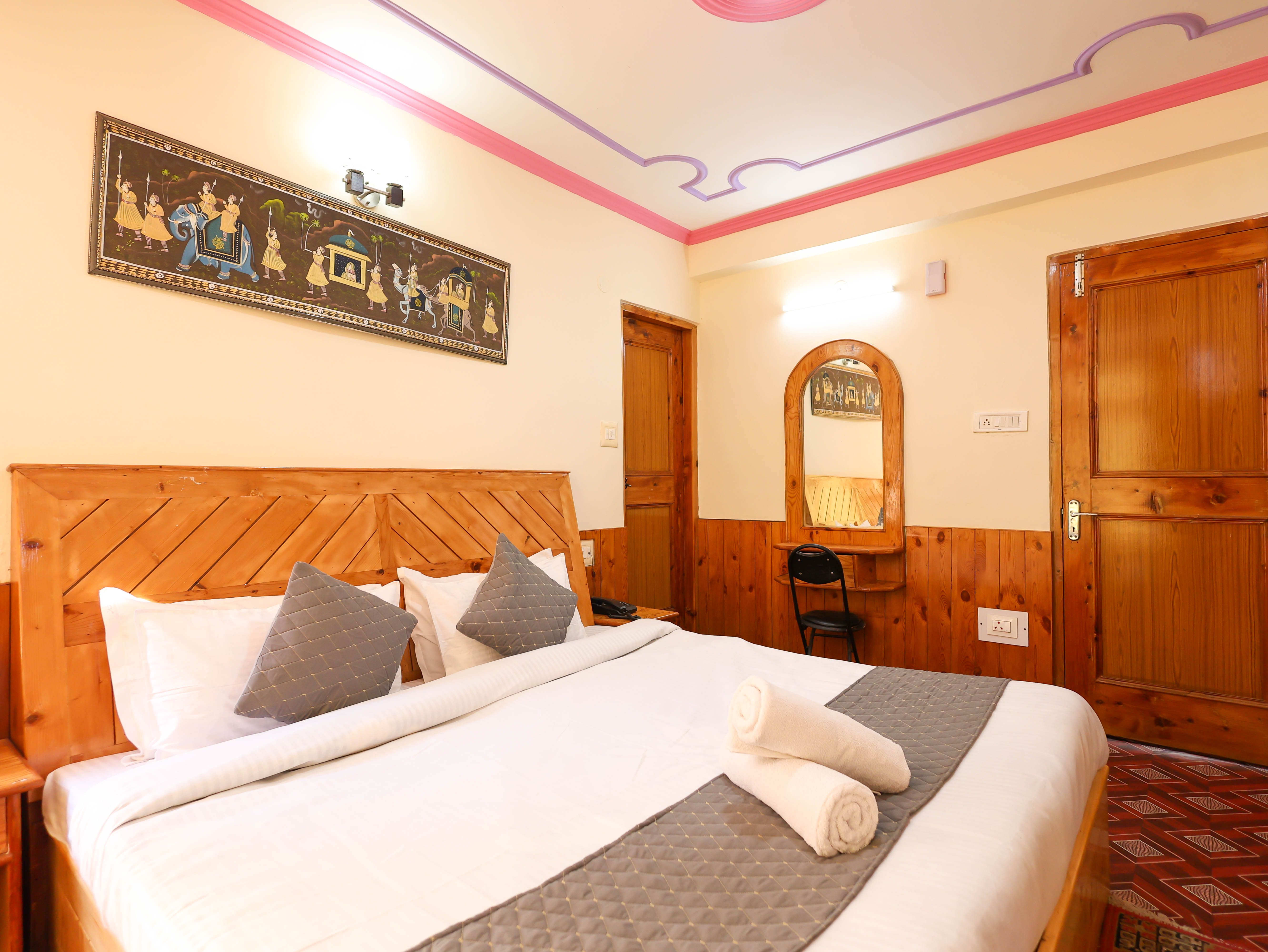 DELUXE ROOM WITH SNOW COVERED MOUNTAIN VIEW Gallery