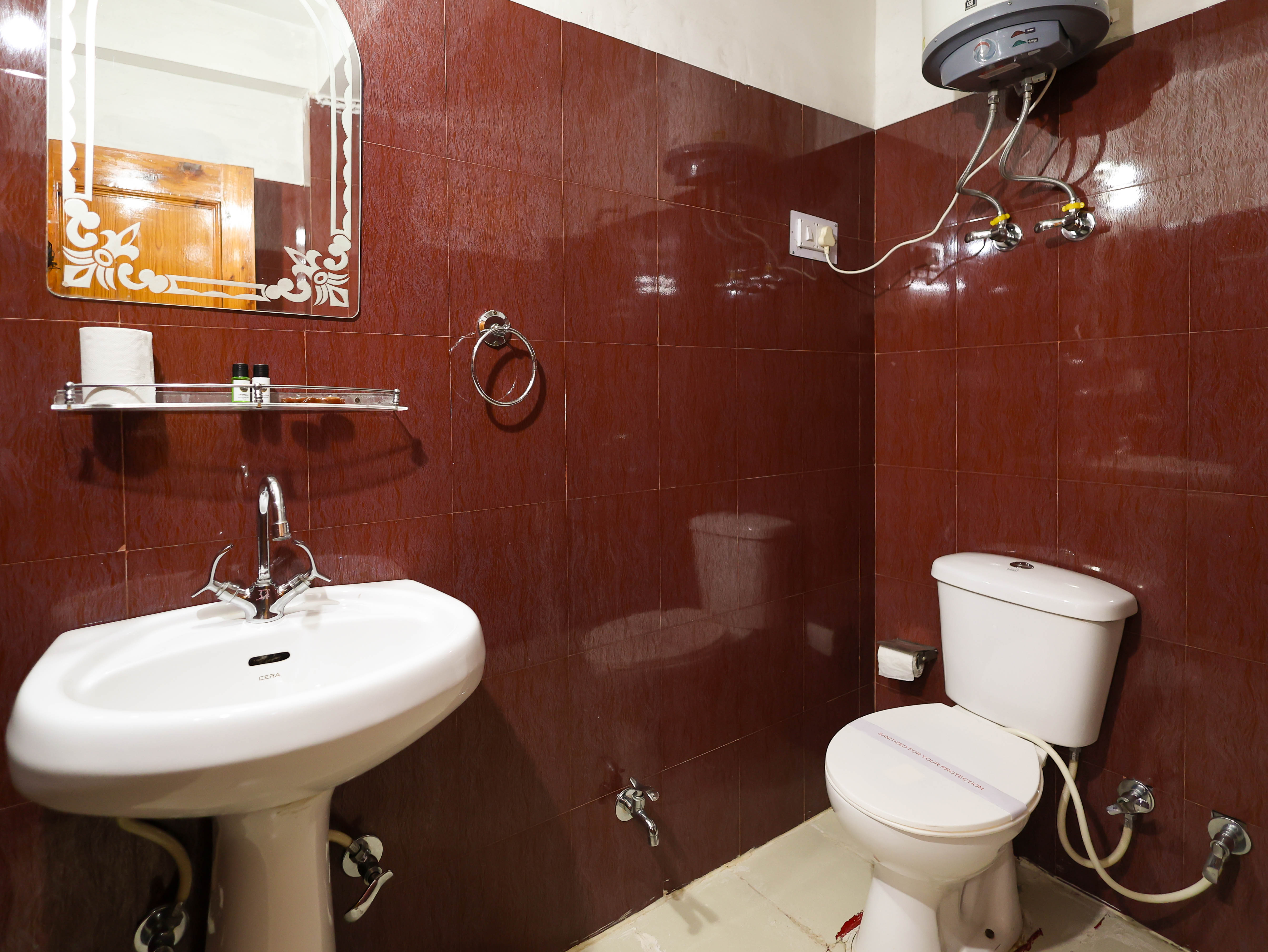 DELUXE ROOM WITH SNOW COVERED MOUNTAIN VIEW Gallery