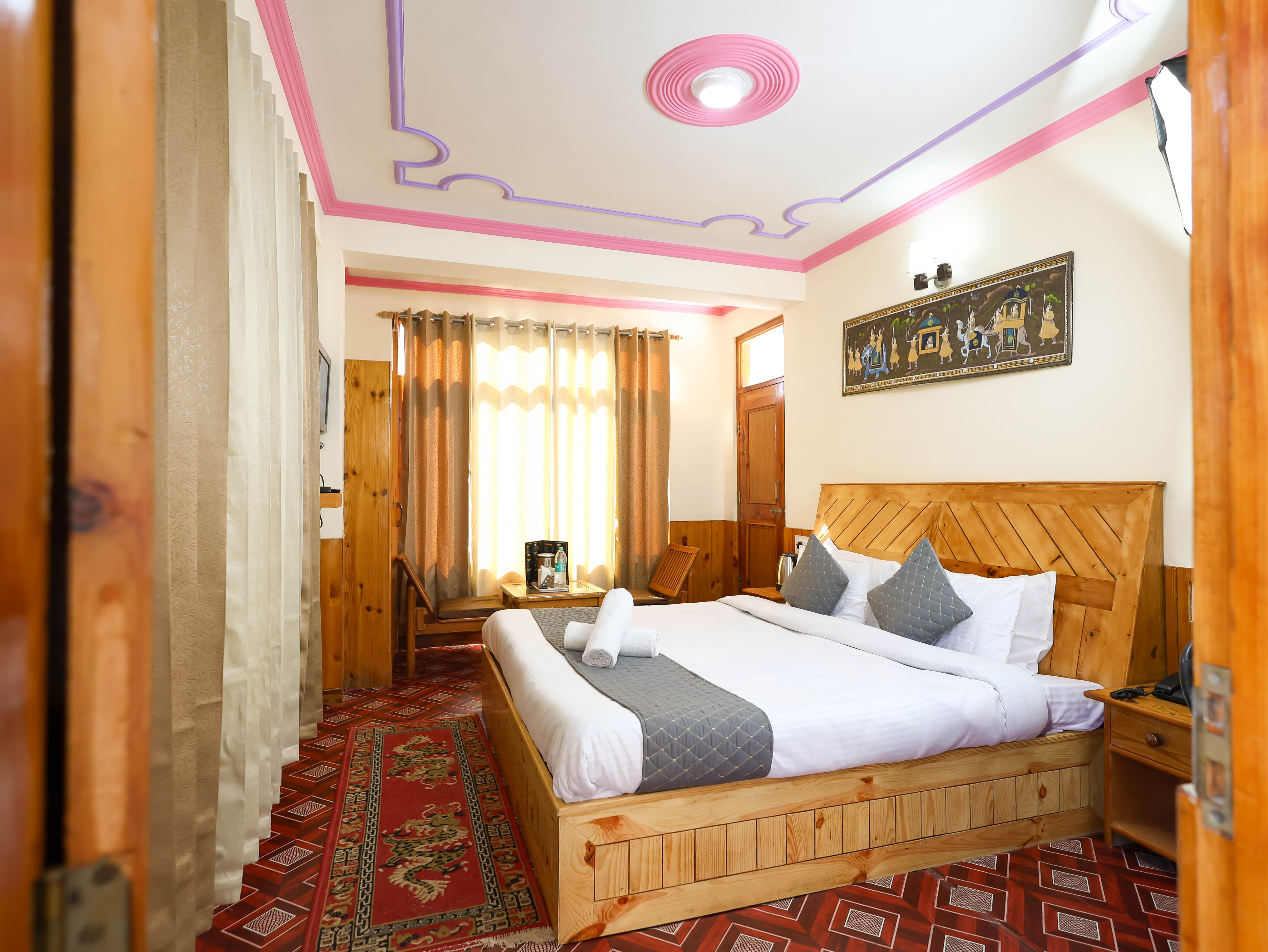 DELUXE ROOM WITH SNOW COVERED MOUNTAIN VIEW Gallery