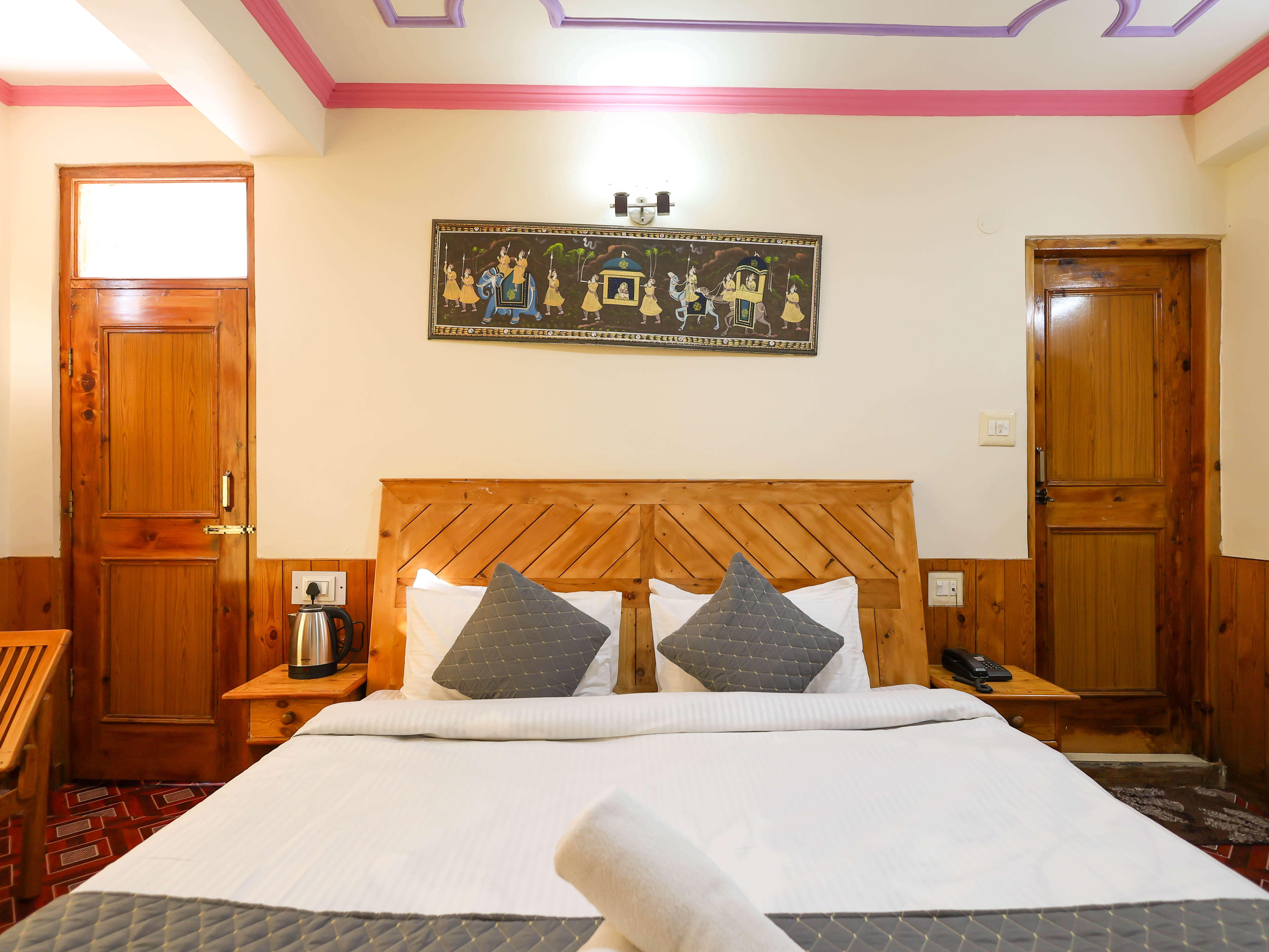 DELUXE ROOM WITH SNOW COVERED MOUNTAIN VIEW Gallery