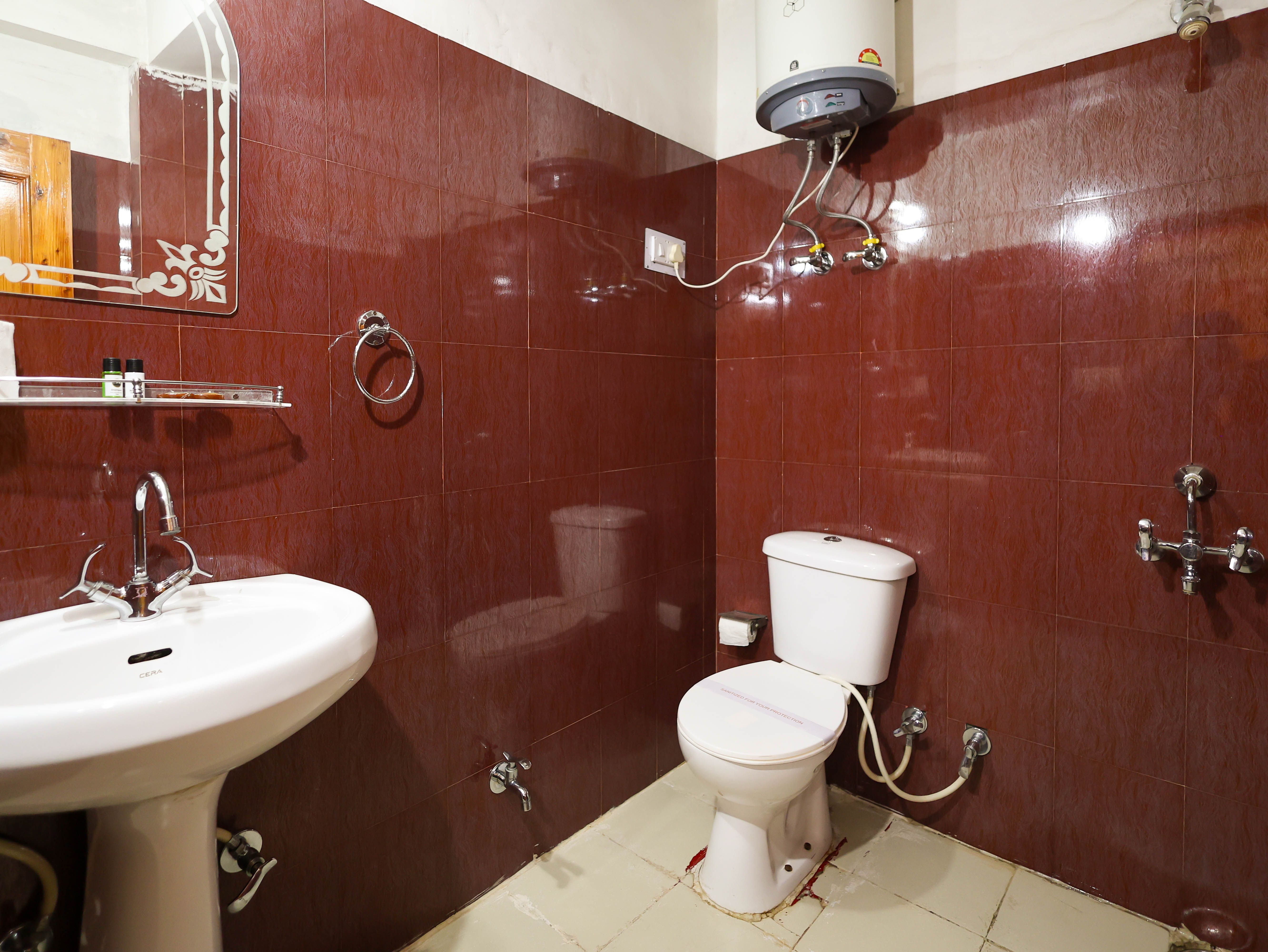 DELUXE ROOM WITH SNOW COVERED MOUNTAIN VIEW Gallery